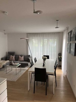 Charmant geschnittene, lichtdurchflutete 2 Zimmer + Hobbyraum Wohnung EG