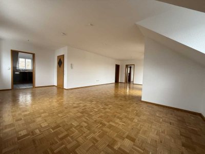 Einzigartige 3,5-Zimmer-Wohnung 
mit traumhaftem Blick über Crailsheim
ab sofort zur Miete frei!