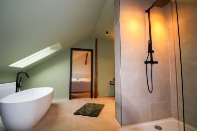 ALL-INCLUSIVE! Altbau-Traum mit freistehender Badewanne!