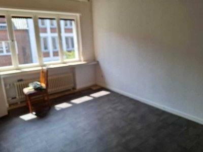 Schöne günstige Wohnung mit Balkon!!! Sehr Zentral!!!