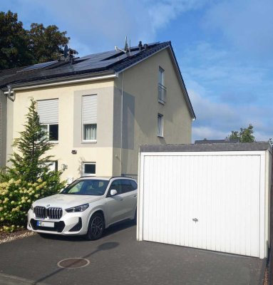 Frei geplante Doppelhaushälfte in ruhiger zentraler Lage in Langenfeld Reusrath