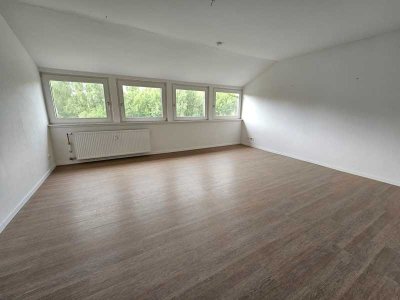 3 ZKB im Dachgeschoss in ruhiger & zentraler Lage in Bremen Rönnebeck sucht ruhigen Mieter ab sofort