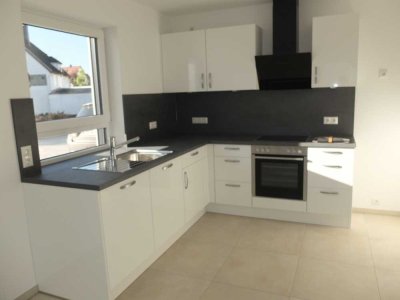 4 Zimmer EG Wohnung mit EBK, Garage und Süd-Terrasse + Homeoffice im Souterrain