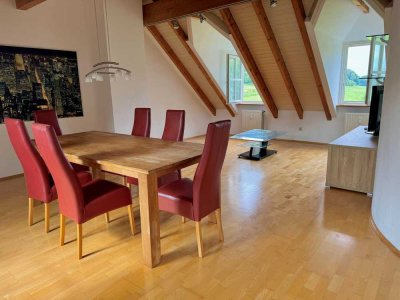 Lichtdurchflutete Dachgeschosswohnung in der Burg Seffent mit Blick ins Grüne