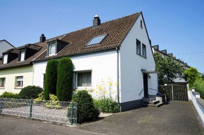Gemütliche Doppelhaushälfte mit Garage am Rand der Waldsiedlung in Lev.-Schlebusch!