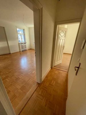 Lichtdurchflutete 2-Zimmerwohnung in einem denkmalgeschützten Haus im Zentrum von Heidenheim!