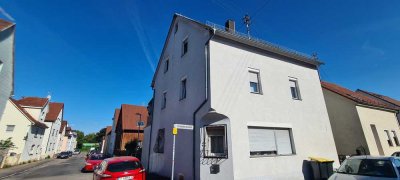 attraktive 3 Zimmer-Dachgeschosswohnung auf zwei Ebenen in stilvollem Altbau