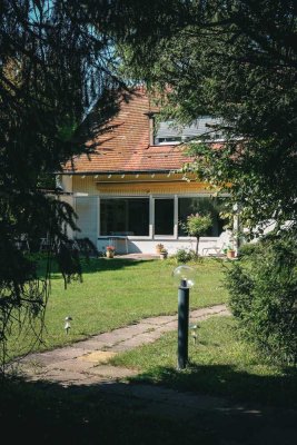 Grüne Oase in Stadtnähe: Einfamilienhaus mit Traumgarten in Degerloch