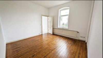Single-Wohnung mit eig. Eingang, Dielen, EBK, Wa-Bad