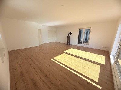 Modernes Penthouse mit Dachterrasse, Kamin & Carports – Wohnen in Bestlage von Trittau
