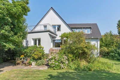 Wohlfühloase: Exklusive Familienresidenz mit Einliegerwohnung in Groß-Buchholz