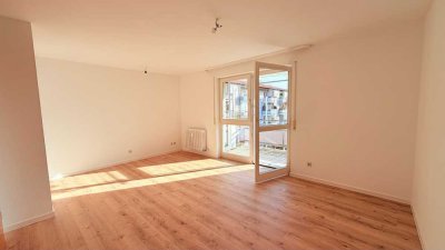 Frisch renovierte, altersgerechte 2-Zimmer-Whg mit EBK, Balkon &Stellplatz, zentral in Orschel-Hagen