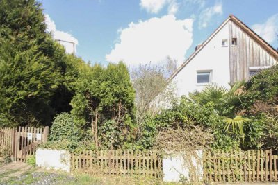 Renovierungsbedürftige Doppelhaushälfte auf großzügigem Grundstück – Ideal für Abriss oder Sanierung