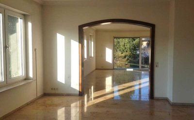 Helle 5/6-Zimmer-Wohnung mit Balkon in Freiburg/Gundelfingen