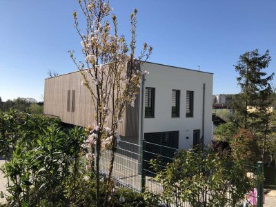 (Teil-) Möbliertes neuwertiges Architektenhaus mit hochwertiger Ausstattung