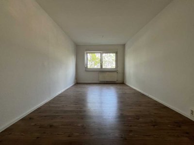 Moderne 2,5-Zimmer-Wohnung mit Wintergarten/Balkon