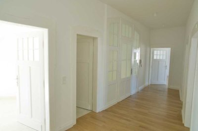 Luxuriöse 4-Zimmer-Altbauwohnung mit Balkon 200 Meter nach Altstadt   Oberursel