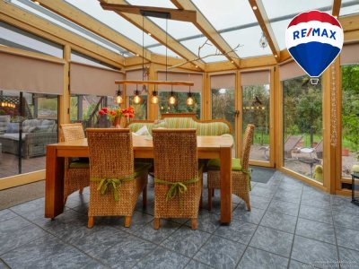 Einfamilienhaus mit PV-Anlage, Wintergarten und großem Grundstück