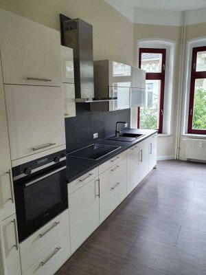 Herrschaftliche 5-Raum-Wohnung mit Balkon, Whirlwanne und Einbauküche zu vermieten
