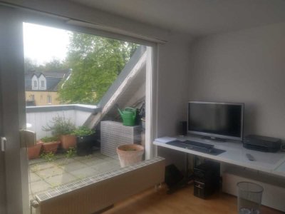 Gut geschnittene 3-Raum-Wohnung mit 2 Balkonen und Garage