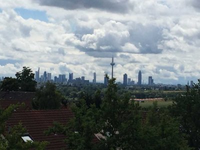 Einzigartige Maisonette-Wohnung mit Top Ausstattung - Sonnenterrasse und Skylineblick!