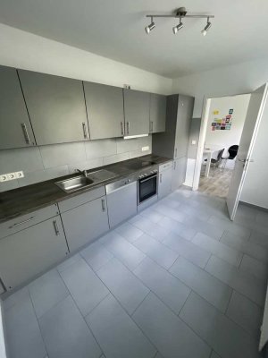 Moderne 4-Zimmer-Wohnung mit Balkon