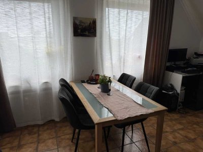 Gepflegte 2-Zimmer Dachgeschoss-Wohnung zu vermieten