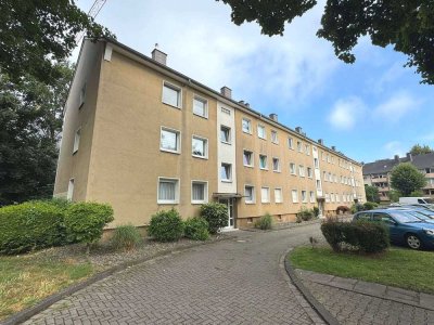 Modernisiert, hell & familienfreundlich – 3-Zimmer-Wohnung mit Balkon und Stlpl. & Spielplatz