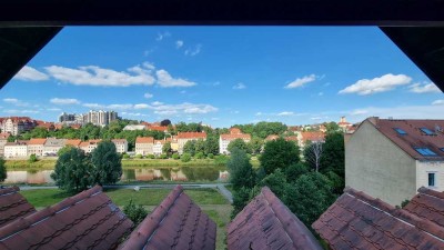 **Über den Dächern wohnen - 3-R-DG-WE mit 2 Balkone, teilw. Massivparkett mit freien tollem Blick**