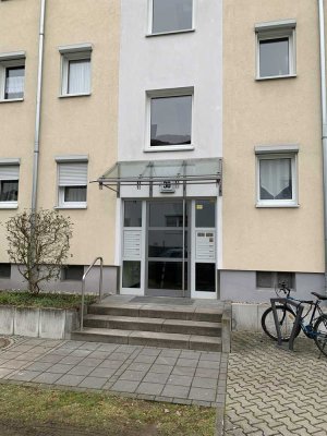 Renovierte 3,5-Zimmer-Wohnung mit Balkon im 3. OG in Langen (Hessen)