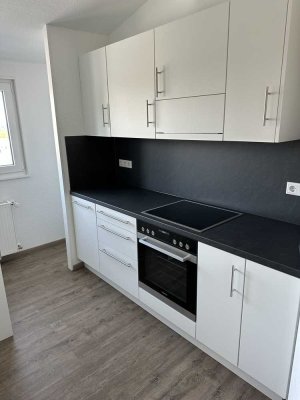 Neue sanierte und modernisierte Wohnung mit Einbauküche