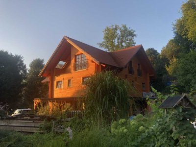 Einliegerwohnung mit fast Erstbezug mit Wohlfühlbad und Einbauküche für Gartenliebhaber
