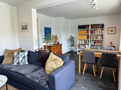 Charmante 2-Zimmer-Wohnung mit großem Balkon und Garage – zentral gelegen