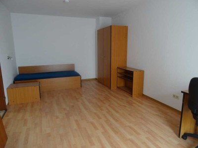 Helle 1-Zimmer Studenten-Wohnung im 2. OG mit Aufzug in Mannheim-Lindenhof