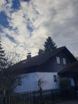 Gemütliches Einfamilienhaus in Gündlkofen mit Garten und Garage