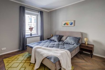 Provisionsfrei! Traumhaft sanierte 4-Zimmer-Altbauwohnung in bester Innenstadtlage