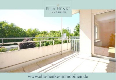 Sonnige, großzügige 3,5-Zimmer-Wohnung mit 2 Bädern + Balkon in stadtnaher Lage...