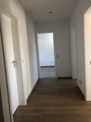 Lichtdurchflutete Maisonette-Wohnung mit Loggia: Erstbezug nach Komplettrenovierung