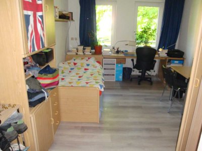 Unilage! Modern möblierte 1-Zi.-Wohnung mit TG-Stellplatz