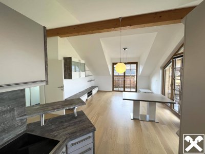 2-Zimmer Dachgeschosswohnung mit Panorama Balkonen