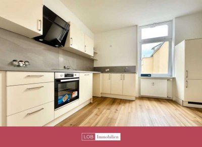 ERSTBEZUG nach Sanierung / Arbeiten in der City - Villa / Whg.1 / 2 ZKB 61,14 qm Wfl.