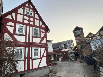 Wunderschönes Fachwerkhaus mit Einliegerwohnung und einem Häuschen mit Garten und großem Grundstück