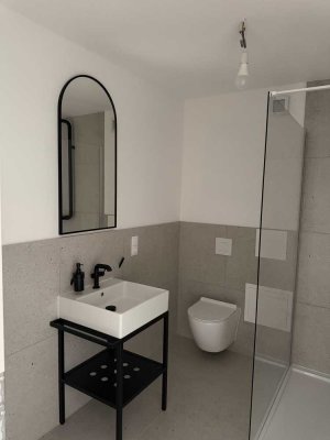 Erstbezug nach Sanierung �️ Dachgeschos Energetisch saniert ! Inkl EBK / Modernes Bad / Stellplatz