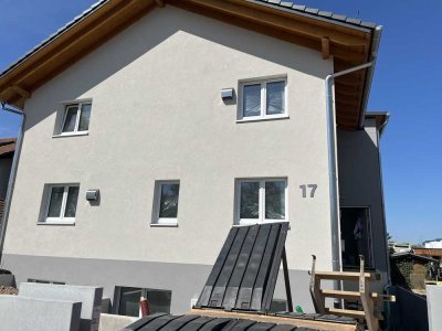 Exklusive 4-Raum-Wohnung mit gehobener Innenausstattung mit Terrasse und EBK in Mietersheim