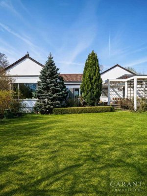 Villa mit Charakter, Stil, Raum und viel Licht mit großen Garten in Straubing (Alburg)