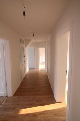 5 Zimmerdachgeschosswohnung ohne Balkon in zentraler Lage von Bad Godesberg