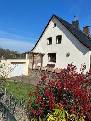 Willkommen in Saarn! Gepflegte Doppelhaushälfte mit schönem weitläufigen Garten mit Anbaumöglichkeit