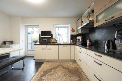 Mehrfamilienhaus mit 10 Garagen in zentraler Lage von Augsburg