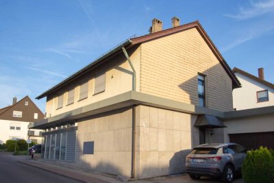 Schöne 3,5-Zimmer-Wohnung mit Balkon, Garten und Garage in Grunbach (Engelsbrand)
