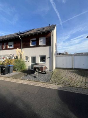 Familiendomizil in Brühl Badorf: Reihenendhaus mit großem Garten, Smarthome & Top-Lage